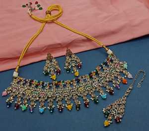 Nuevo diseño elegante chapado en oro tradicional Motipearl & Drop Kundan tachonado gargantilla collar pendiente Mangtika conjunto y conjunto de joyería Mujer - Product Image 1