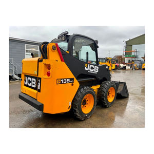 Chargeuse compacte JCB Agile, 4 roues motrices, idéale pour l'aménagement paysager, la construction et les espaces de travail étroits. - Product Image 3