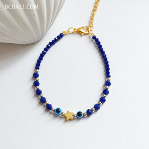 Le charme de l'étoile en cristal scintillant ajoute une touche d'élégance céleste à ces bracelets perlés tendance, parfaits pour les femmes à la recherche de style. - Product Image 3