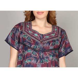 Chemise de nuit longue décontractée en tissu alpin de qualité supérieure pour femme, avec broderie et poche latérale, douce, respirante, imprimée, ODM - Product Image 1