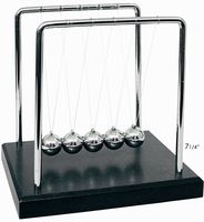 Berceau Newton de fabrication SS avec 5 boules et support solide noir ou en bois