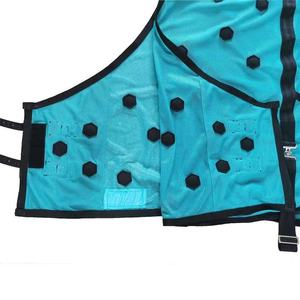 Alfombra impermeable transpirable de alto rendimiento para caballos, ligera y duradera con correas ajustables para protección contra la lluvia - Product Image 2