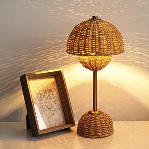 Lámpara Artesanal de Bambú Ecológica de Estilo Antiguo, Decoración Hecha a Mano para el Hogar u Oficina, Arte Folclórico con Pintura Floral, Hermoso Recuerdo - Product Image 5