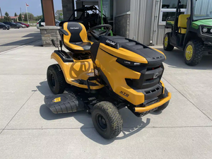 Potente tractor cortacésped Cub Cadet LX42 KH en venta - Product Image 2