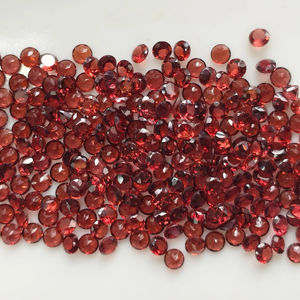 พลอยโกเมนแดงธรรมชาติ 4.5 มม. ทรงกลมเจียระไนแบบบริลเลียนท์ คุณภาพดีที่สุด สำหรับทำเครื่องประดับ - Product Image 4