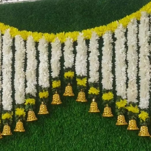 Tissu jasmin avec feuilles vertes et cloche Toran pour décoration d'entrée décoratif élégant Bandarwar pour la décoration du sud de l'Inde - Product Image 1