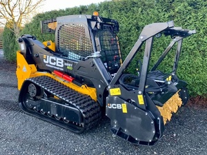 Nueva Minicargadora JCB 325T Forestmaster con Trituradora Forestal, Desbrozadora de Tocón y Garra para Trabajos de Desbroce y Vegetación - Product Image 2