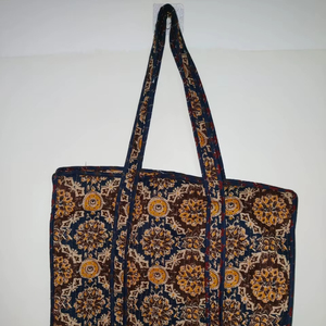 Sac fourre-tout léger en coton fait main indien, sac à main de luxe pour femme, sac fourre-tout à bandoulière, imprimé à la main, matelassé - Product Image 1