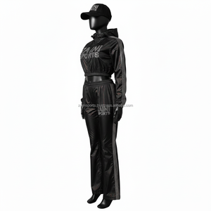 Conjunto de Chaqueta Cortavientos de Poliéster para Mujer en Negro con Paneles Laterales y Logotipo Personalizado con Pedrería Termoadhesiva, Talla Grande - Product Image 4