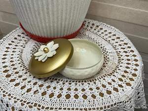 Caja de almacenamiento redonda de metal Diseño elegante de tarro para una organización conveniente - Product Image 2