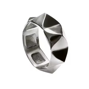 Juego de Cuatro Anillos para Servilletas de Metal Chapado en Oro, Porta Servilletas Redondos Hechos a Mano de Primera Calidad - Product Image 2