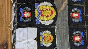 Insignias de parches de ropa bordados altos hechos a mano Nuevo diseño Requisitos personalizados Uniformes de logotipo Insignias de tela disponibles - Product Image 5