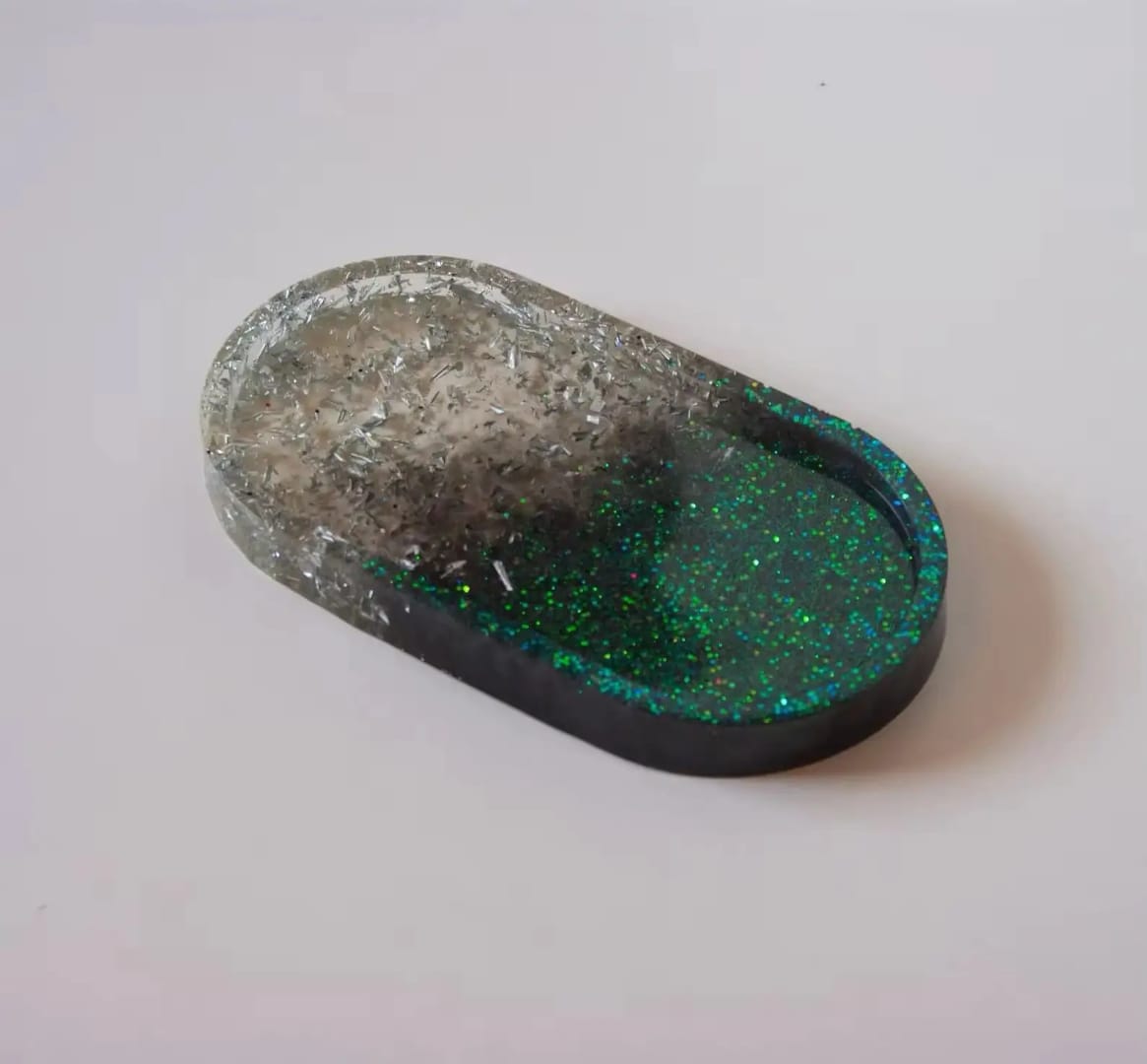 สีเขียวเข้ม