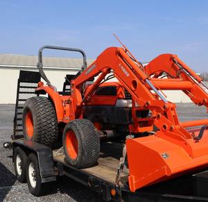 Tractor 2003 - Tractor Utilitario Duradero y Confiable - Product Image 1