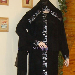 Máquina de bordado negro Abaya mejor para las mujeres de Oriente Medio uso diario - Product Image 1