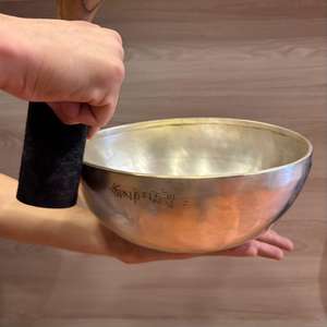 Cuenco de Metal inspirado en el Himalaya, producto artesanal Budista para curación de Chakras y terapia de baño de sonido - Product Image 5