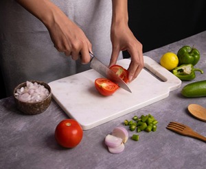 Planche à découper minimaliste blanche et élégante Dalle de découpe de designer de qualité supérieure pour la préparation des aliments et l'affichage de table dans la cuisine - Product Image 5