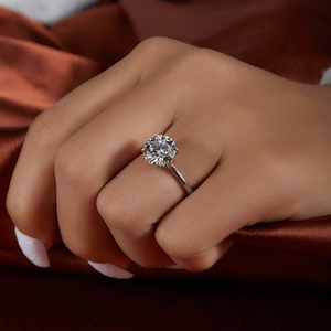 Bague de fiançailles solitaire Moissanite ronde brillante 2.50 ct en or massif 18 carats bague ronde délicate et élégante pour femme - Product Image 1