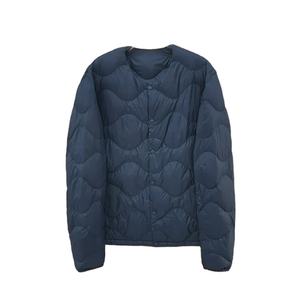 Chaqueta acolchada elegante para hombre para invierno Cierre de cremallera de color personalizado de alta calidad Nuevo diseño Cantidad a granel - Product Image 1