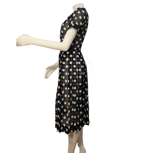Robe trapèze vintage des années 1950 à pois, taille naturelle, boutonnée sur le devant et avec ceinture assortie, bleu foncé et blanc - Product Image 3