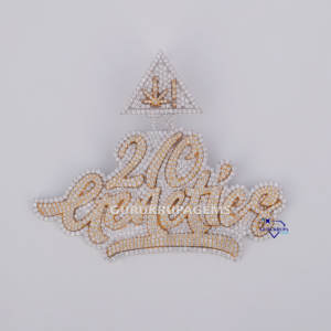 Este colgante de Hip Hop de oro blanco de 14 quilates cuenta con deslumbrantes diamantes de corte redondo de Labgrown, claridad VVS mejorada, precio inmejorable - Product Image 1