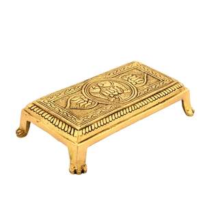 เก้าอี้ทองเหลือง pooja Mandir singhasan chowki peetta พระเจ้า, บทความ Puja นั่งยืนสำหรับพระเจ้าไอดอล Puja bajot stool - Product Image 4