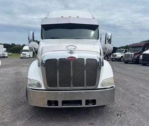Camion semi-remorque Peterbilt 387 2015 en parfait état - Cabine surélevée, boîte manuelle 18 vitesses, à vendre - Product Image 2