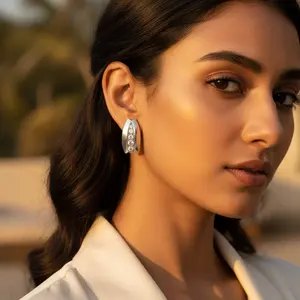 Colgante de Cristal Plateado Moderno para Mujer con Circonita Cúbica, Amuleto de Joyería Contemporánea - Product Image 3