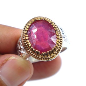 แหวนรูปไข่เจียระไนเป็นสีเงิน925พร้อมด้วยพลอยทับทิมที่ตั้งไว้สำหรับงานแต่งงานหรืองานปาร์ตี้ - Product Image 1