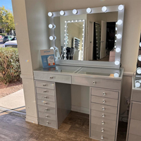 Table de toilette de luxe en bois de style européen avec lumières LED réglables et grand miroir éclairé, idéale pour la vente en gros de tables de maquillage.