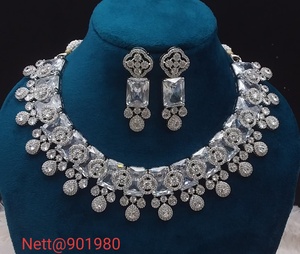 Hermoso conjunto de collar y pendientes de diamantes americanos para Mujer | Perfecto para bodas, ocasiones festivas y elegancia diaria - Product Image 4