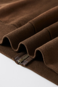 Sudadera con Capucha para Hombre, de Alta Calidad, Corte Regular, con Logotipo Personalizado, Elegante, con Bolsillo con Cremallera, Tejida, Impermeable, Teñida, en Grandes Cantidades - Product Image 3