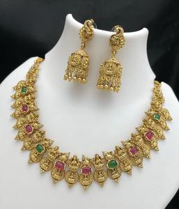 Tenue de fête traditionnelle Kundan perle tour de cou ensemble avec boucles d'oreilles femmes collier ensemble concepteur ethnique collier ras du cou ensemble - Product Image 1