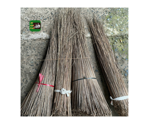 Bâton de balai de noix de coco Nipa bon marché fabriqué à partir de nervure centrale de noix de coco naturelle pour des outils de ménage solides - Product Image 1