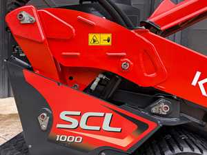 Mini-chargeuse compacte sur chenilles Kubota SCL1000 Diesel avec moteur, pompe hydraulique et boîte de vitesses – Haute efficacité, excellent rapport qualité-prix, à vendre. - Product Image 5