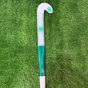 ไม้ฮอกกี้คาร์บอนคุณภาพดีที่สุด ผลิตตามสั่ง พร้อมโลโก้แบบกำหนดเอง จำหน่ายไม้ฮอกกี้สนามแบบขายส่ง - Product Image 1