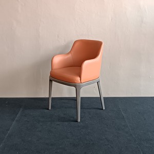 Silla de Comedor de Cuero ARYA, Diseño Minimalista para Decoración de Muebles de Hotel y Restaurante - Product Image 1