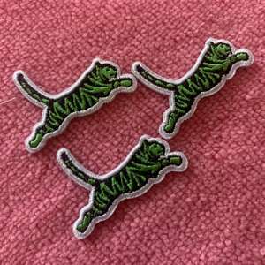 Badges de broderie machine de haute qualité les plus vendus, matériau durable avec techniques de broderie personnalisées et étiquette privée - Product Image 5