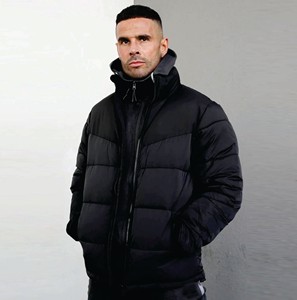 Abrigo acolchado resuelto para hombre 100% poliéster con cremallera larga y forro acolchado chaqueta negra con 2 bolsillos delanteros - Product Image 4