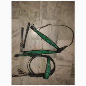 Cuero negro Floral pintado verde caballo occidental brida pecho collar conjunto cuero genuino occidental tachuela conjunto - Product Image 1