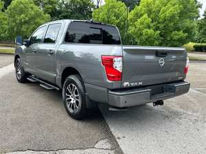 (TB) Camioneta TITAN SV 2024, Cabina Doble, Caja Corta (5.6L 8 Cilindros 9A) AWD, Auto Usado - Product Image 6