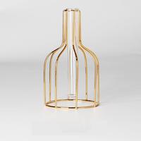 Découvrez la collection de vases à fleurs en métal à la mode, l'accessoire indispensable pour rester en tête du vase en métal courbe