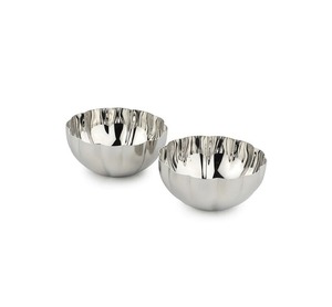 Cuenco de acero inoxidable perfecto para mezclar ingredientes para hornear como harina, azúcar y mantequilla que se transfieren al horno - Product Image 1