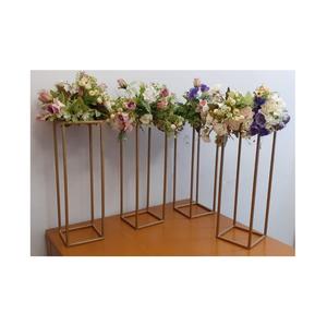 Este macetero alto de alambre metálico proporciona un soporte estable y aporta un toque suave y limpio a los entornos de jardinería interiores. - Product Image 4