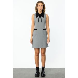 Abito con colletto grembiule con tasche