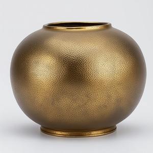 Pot de tuyau antique en laiton doré de qualité supérieure avec des détails traditionnels, parfait pour un coin de jardin élégant, un style d'intérieur décoratif - Product Image 4