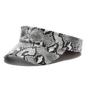 Gorra con visera de piel de serpiente de cuero PU para mujer, protección solar, sombrero con visera para viajes y discotecas en rojo, azul, marrón, estilo informal - Product Image 1