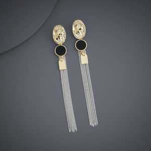 Boucles d'oreilles pendantes bohèmes vintage tendance 183952 en alliage de zinc plaqué or avec pompon, perle en laiton et diamant pour les fêtes - Product Image 2