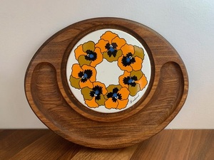 Élégant plateau en bois émaillé floral coquelicot avec un beau et unique plateau de service de forme ronde pour la décoration intérieure - Product Image 4