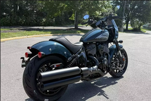 Motocicleta Indian Cruiser Sport Chief Cascade Green Metallic en Venta - Product Image 3